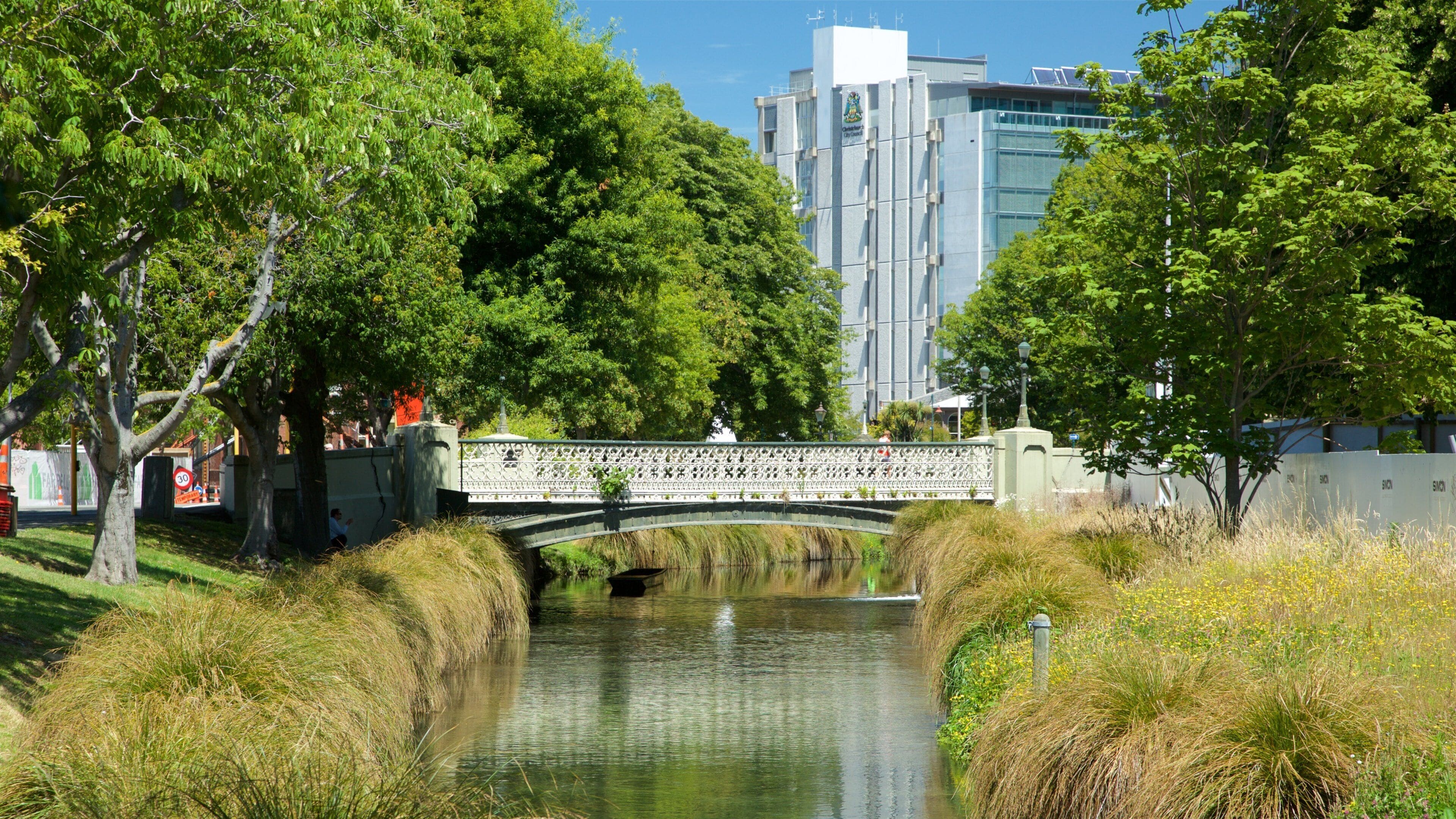 จัตุรัสวิกตอเรีย แสดง สวน และ สะพาน