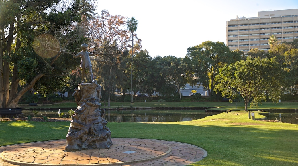 Queens Gardens featuring a park and a statue or sculpture
