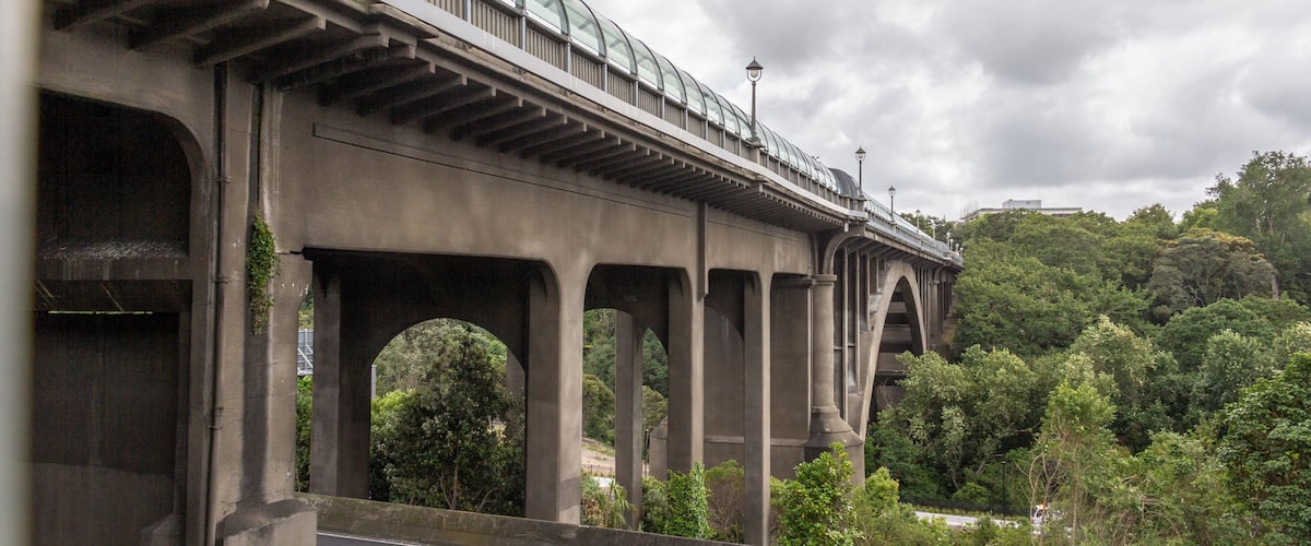 side of grafton bridge auckland new zealand