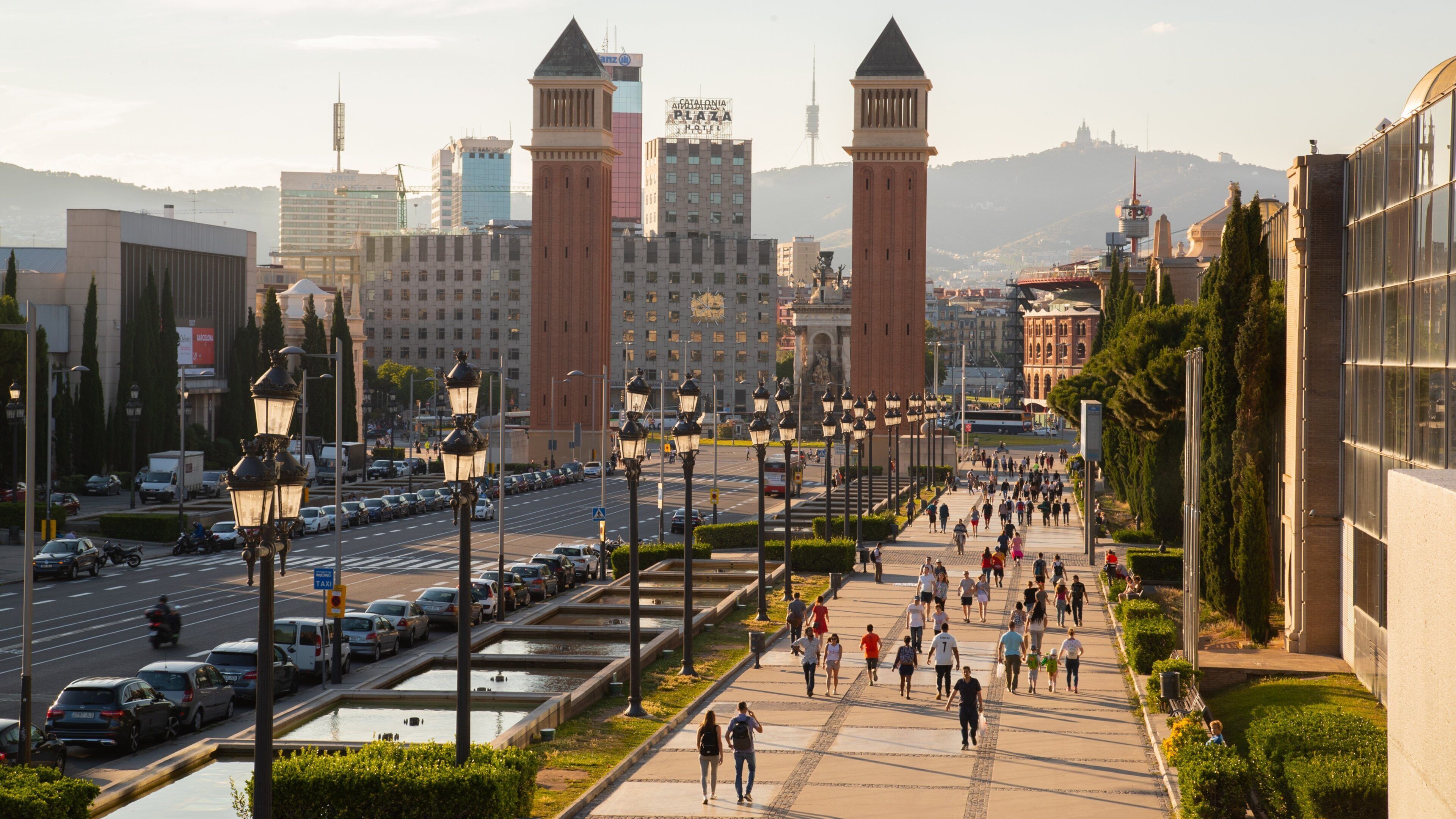 Placa d\'Espanya showing landscape views, a city and a sunset