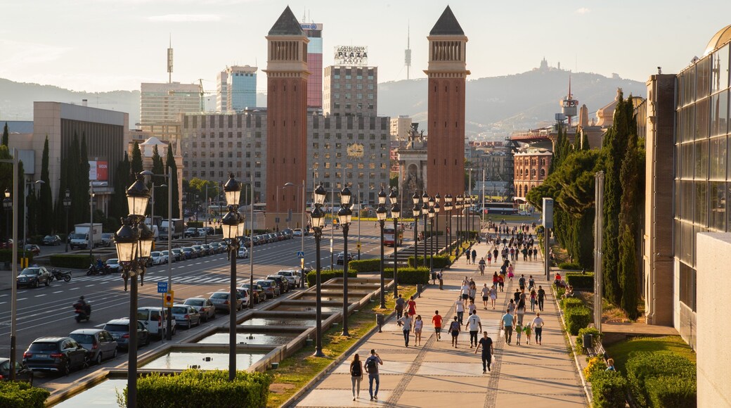 Placa d\'Espanya showing landscape views, a city and a sunset
