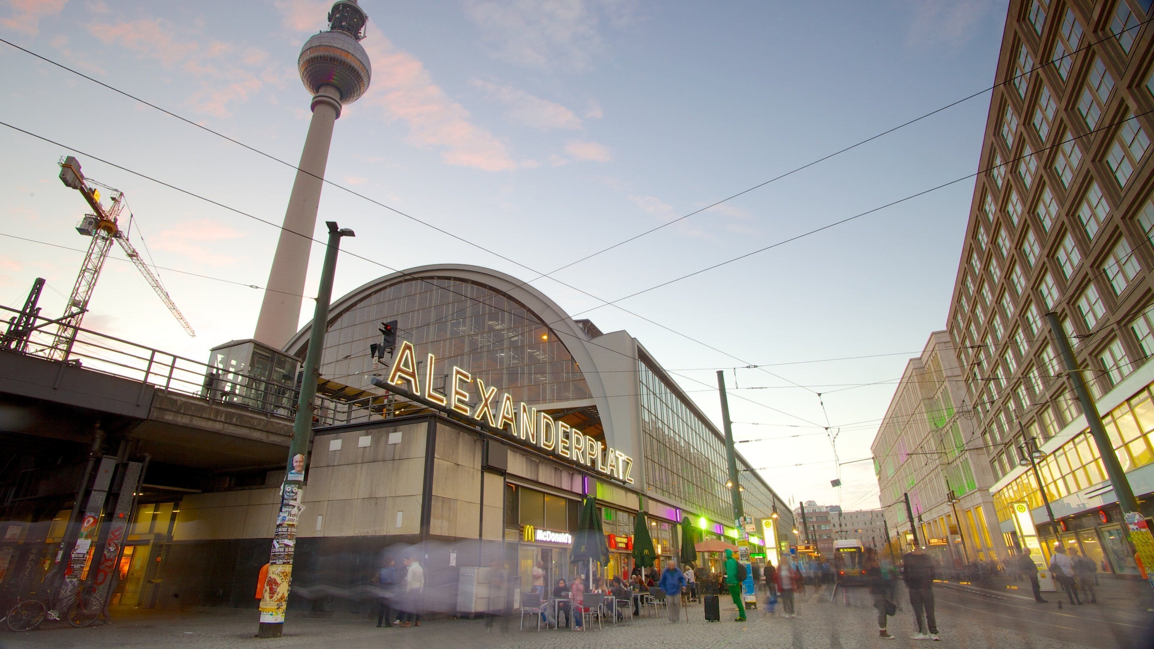 アレクサンダー広場 (ミッテ) - ツアーとアクティビティ | エクスペディア