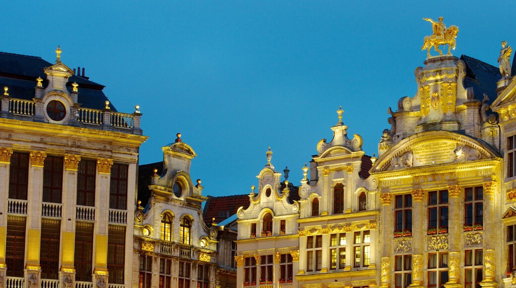La Grand Place showing a castle, heritage architecture and night scenes