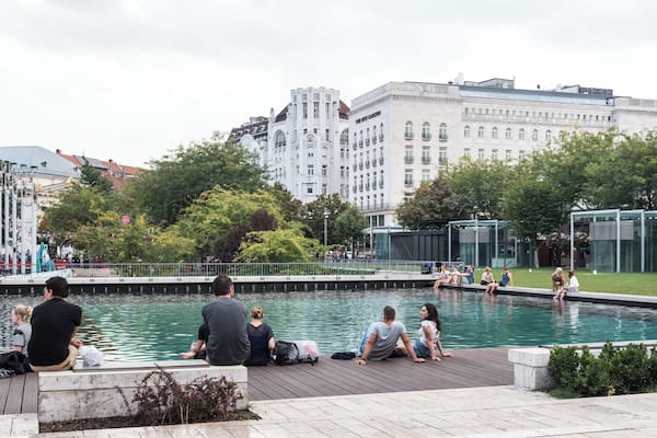 Budapest_FerencDeakSquare_508264_01