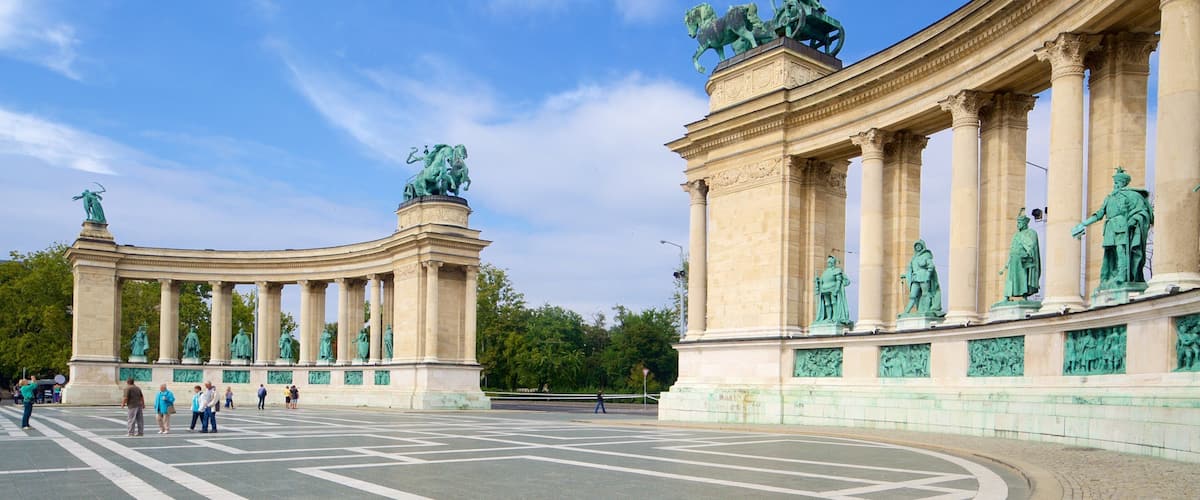 Heroes\' Square featuring a square or plaza and a statue or sculpture