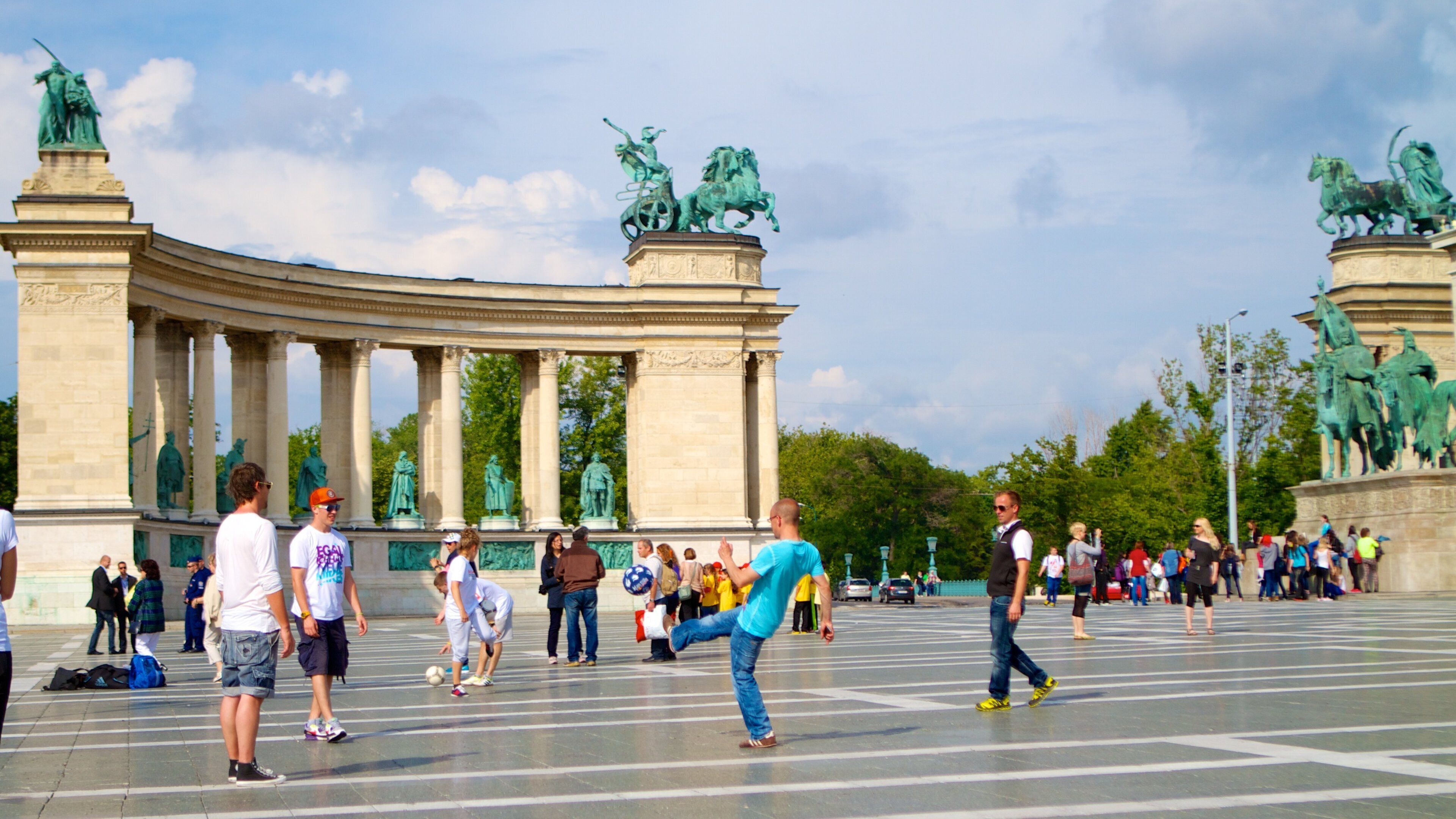 Heroe\\\'s Square which includes a square or plaza as well as a large group of people