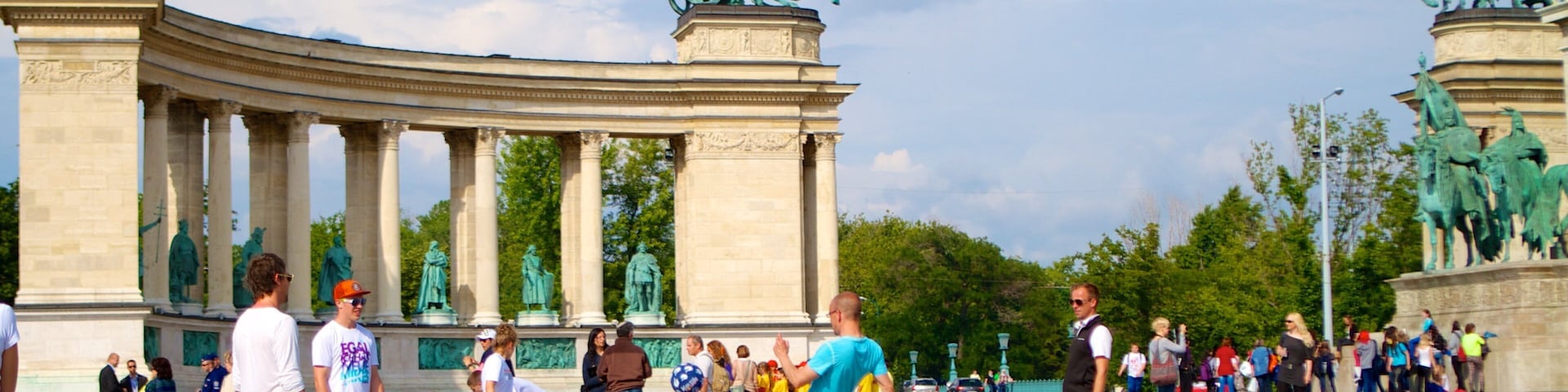 Heroe\\\'s Square which includes a square or plaza as well as a large group of people