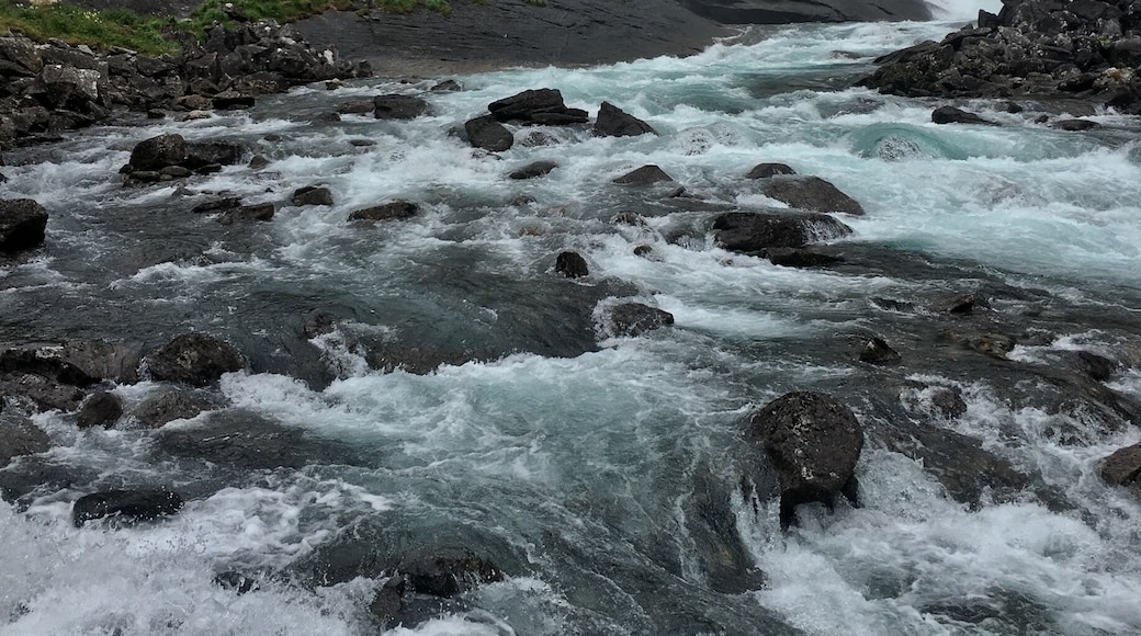 Hike from kinsarvik to the waterfalls
#takeahike