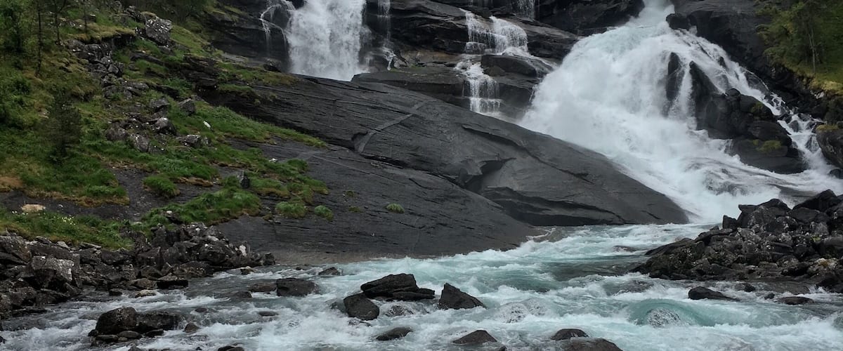 Hike from kinsarvik to the waterfalls 
#takeahike