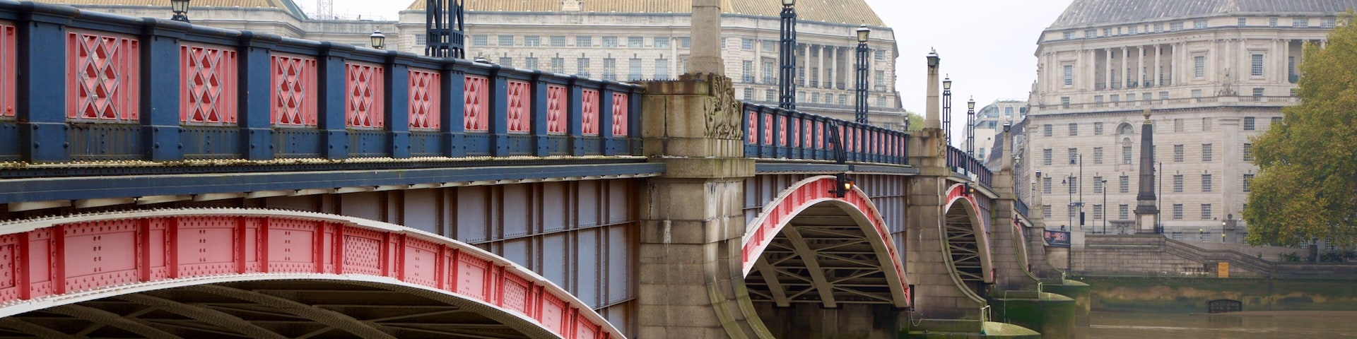 蘭貝斯大橋 设有 橋樑 和 河流或小溪