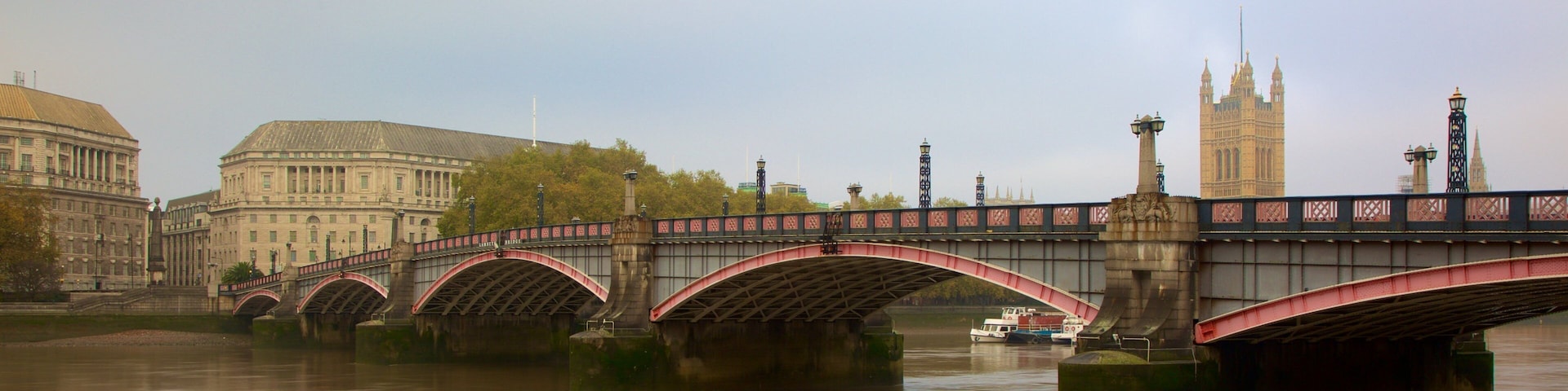 Lambeth Bridge mit einem Brücke und Fluss oder Bach