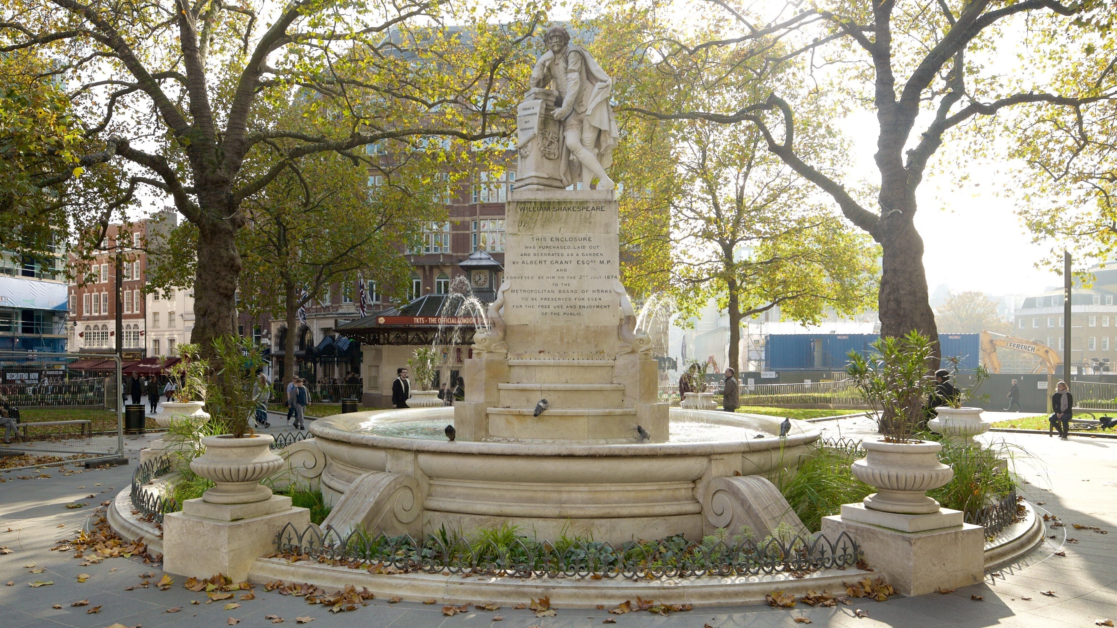 Leicester Square featuring a fountain and a garden