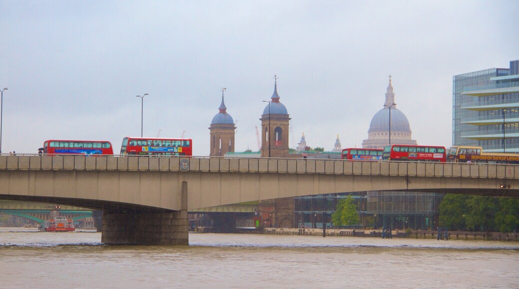 London Bridge showing a river or creek, a bridge and a city