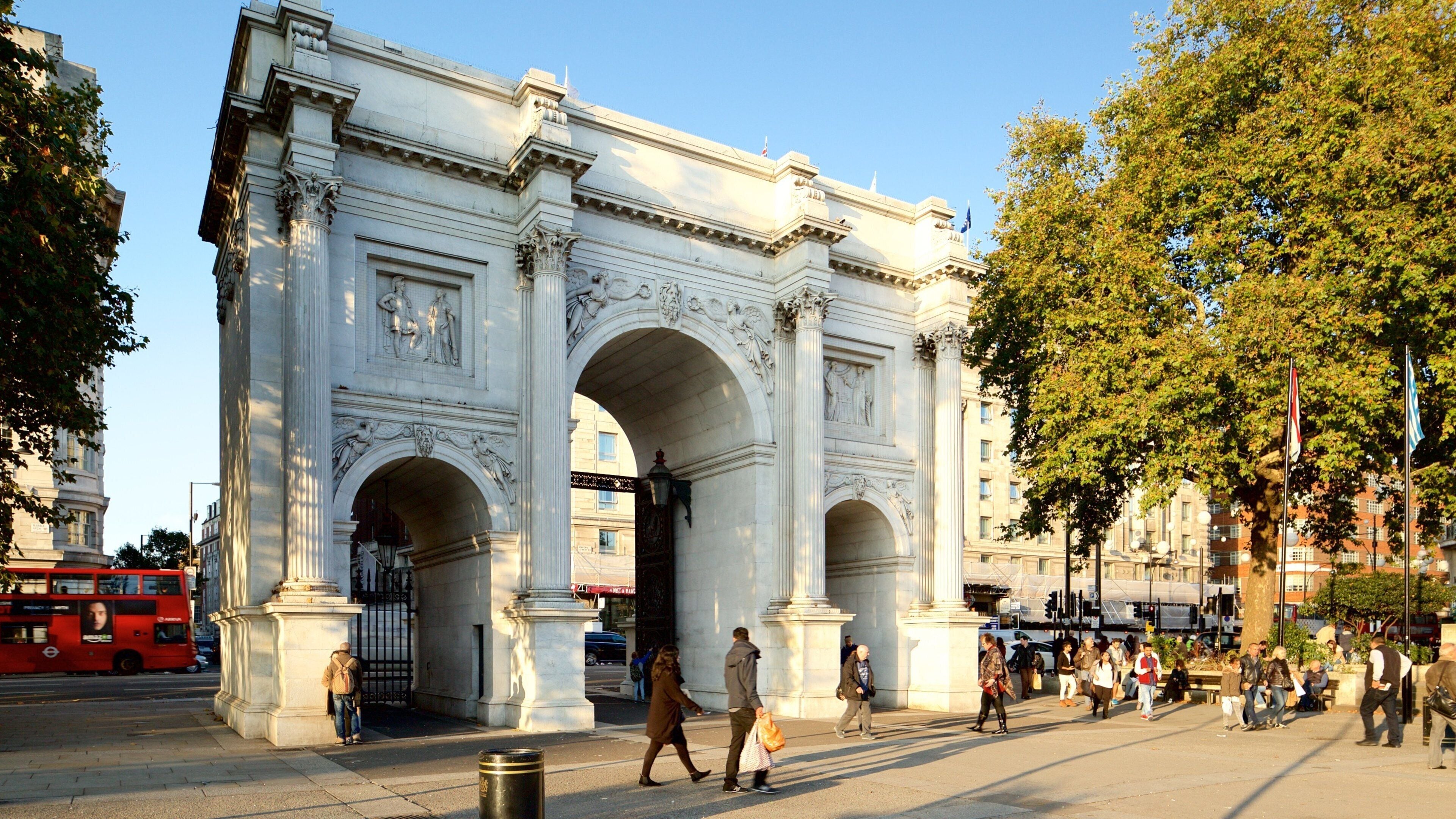 Marble Arch which includes heritage architecture, a square or plaza and a monument