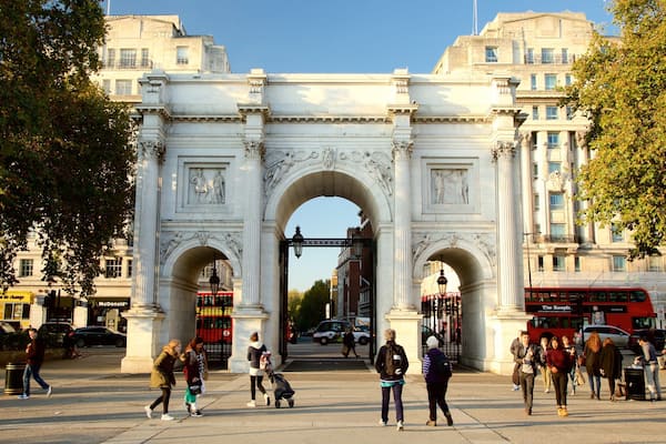 Marble Arch que incluye un monumento, patrimonio de arquitectura y un parque o plaza