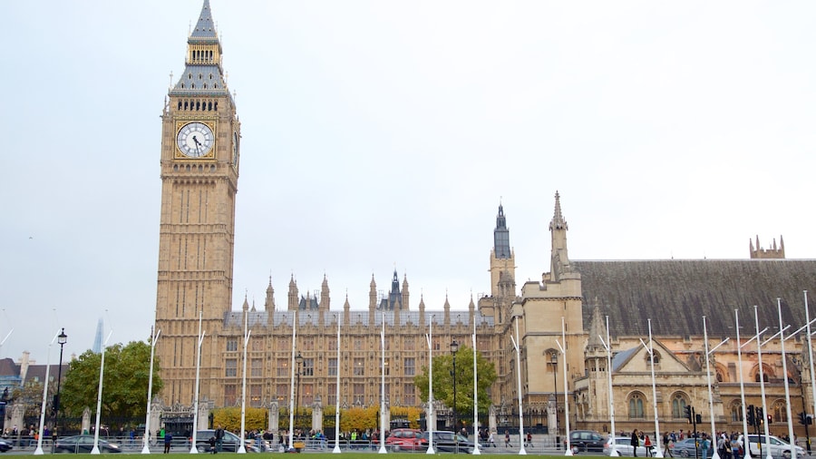 Parliament Square featuring heritage architecture and an administrative buidling