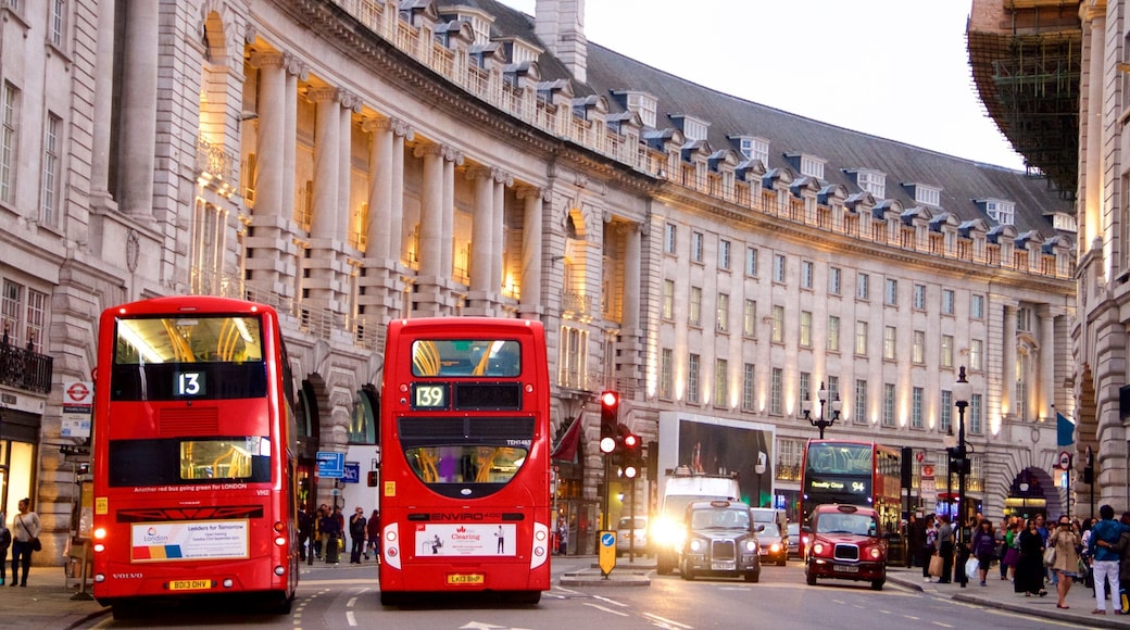 Piccadilly Circus featuring a city, city views and street scenes