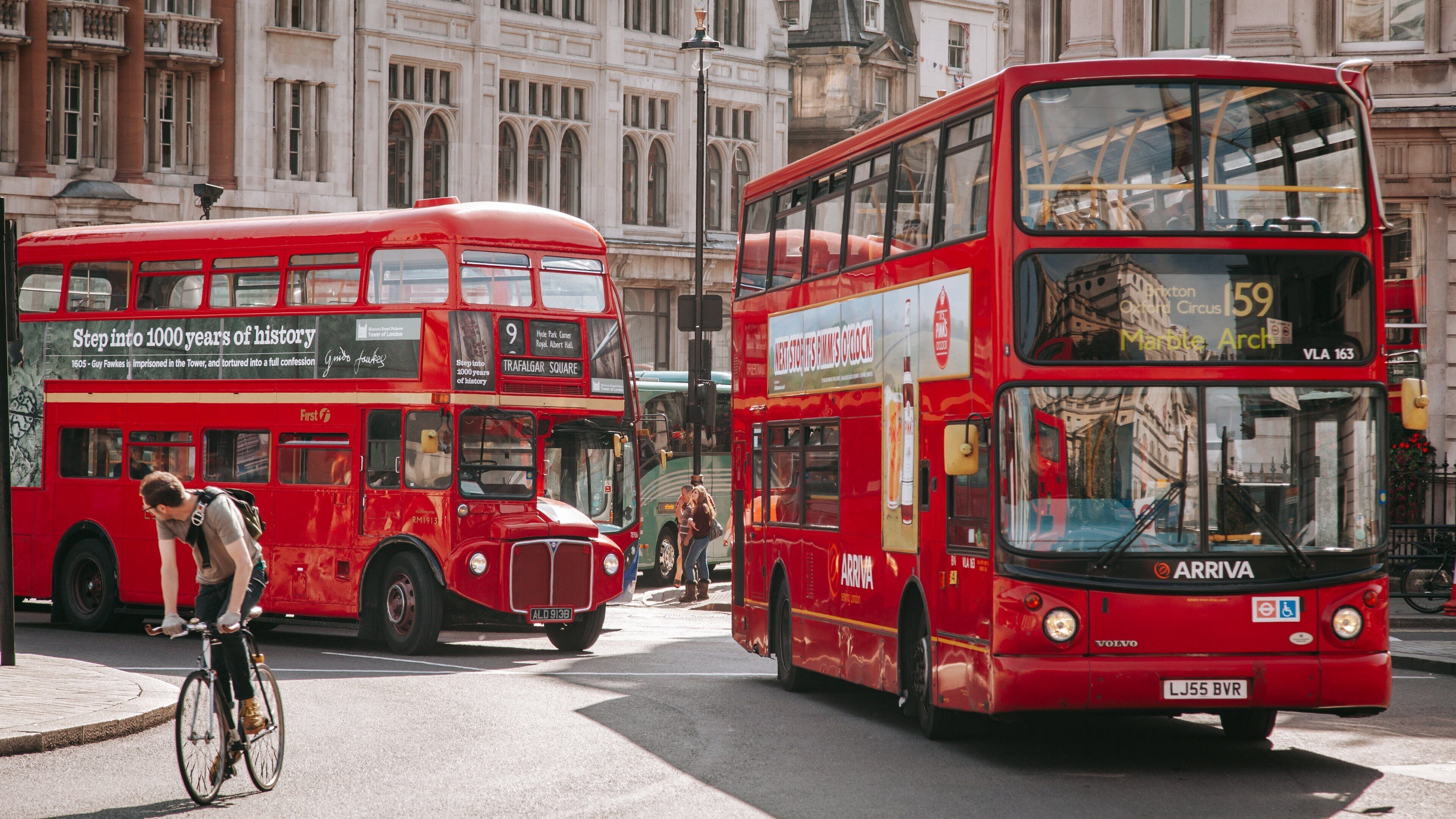 Trafalgar Square featuring street scenes and a city