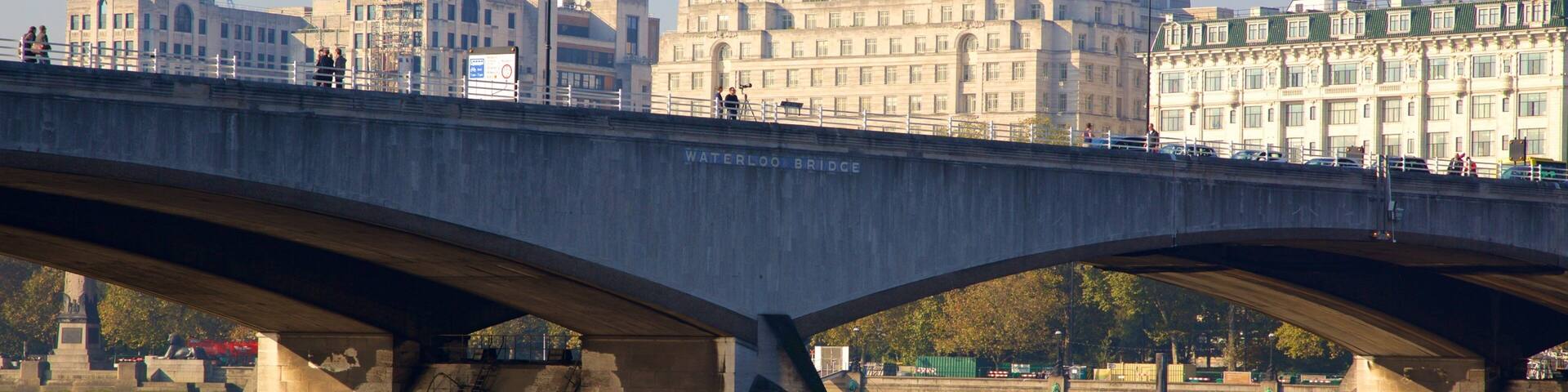 Waterloo Bridge showing a river or creek, a bridge and a city