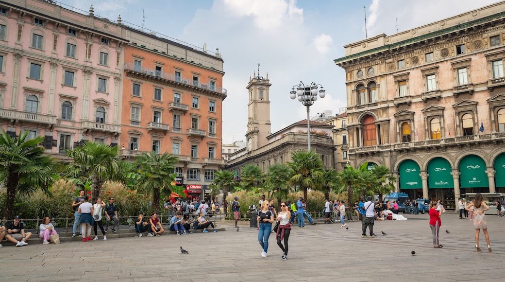 Piazza del Duomo featuring heritage elements, a square or plaza and street scenes
