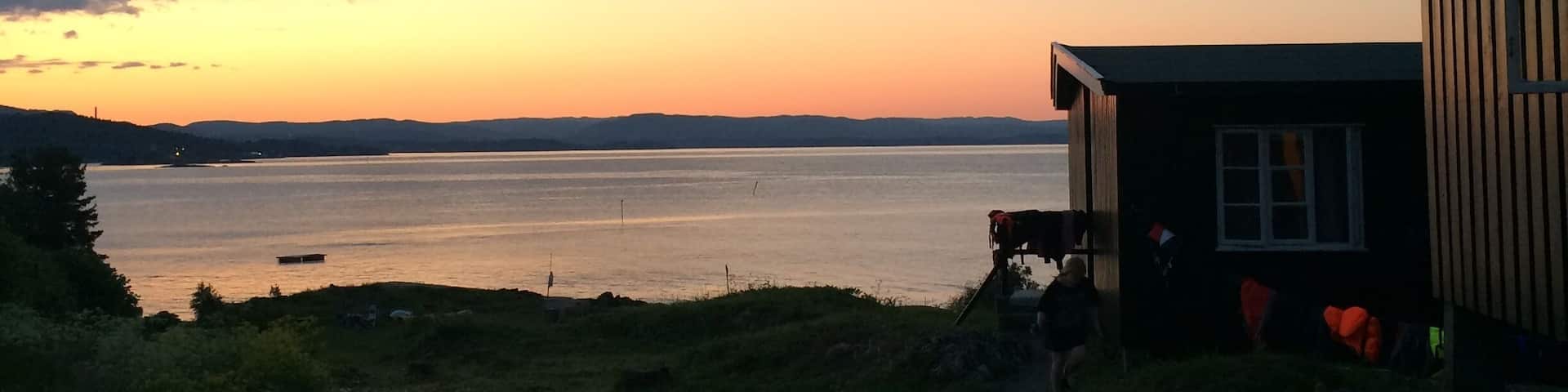 The most beautiful sunset outside Oslo. Strandheim leirsted is oh so lovely✨ #sunset #goldenhour #lastforever