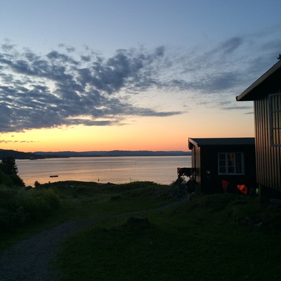 The most beautiful sunset outside Oslo. Strandheim leirsted is oh so lovely✨ #sunset #goldenhour #lastforever