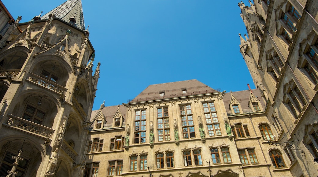 Marienplatz que inclui uma cidade e arquitetura de patrimônio