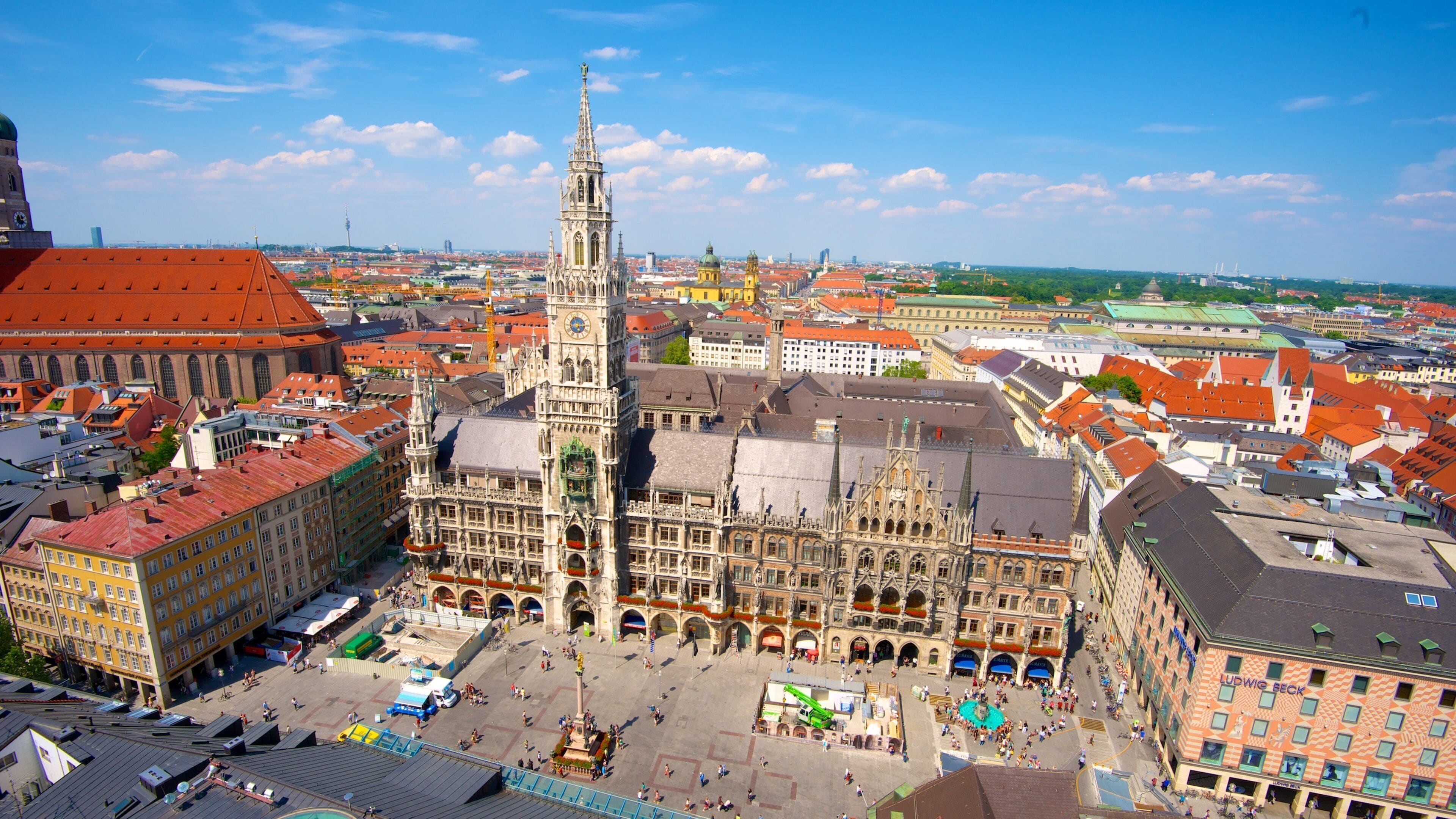 Munich City Centre which includes a city, heritage architecture and landscape views