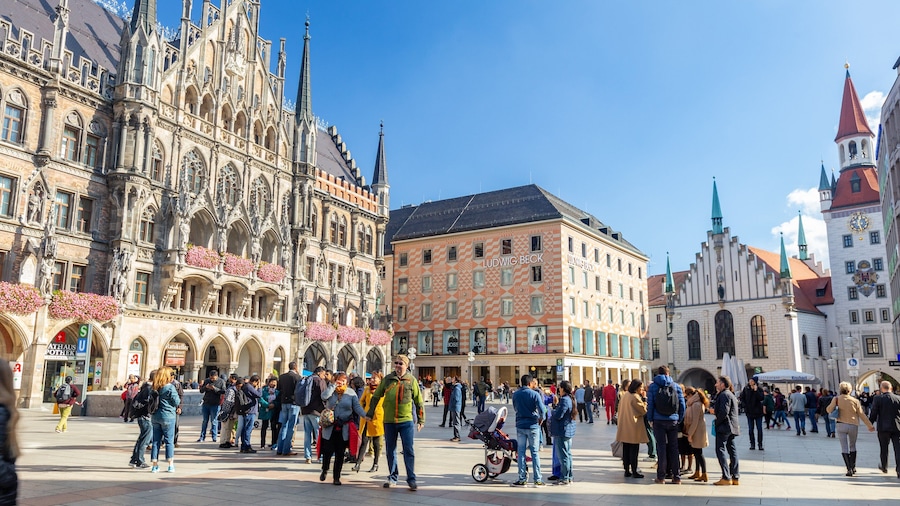 Marienplatz featuring street scenes, heritage architecture and a square or plaza