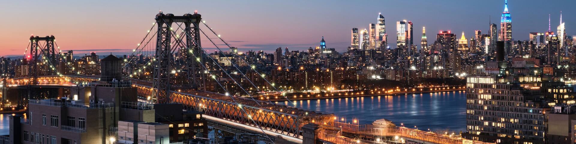 Williamsburg bridge and Midtown Manhattan skyline.
