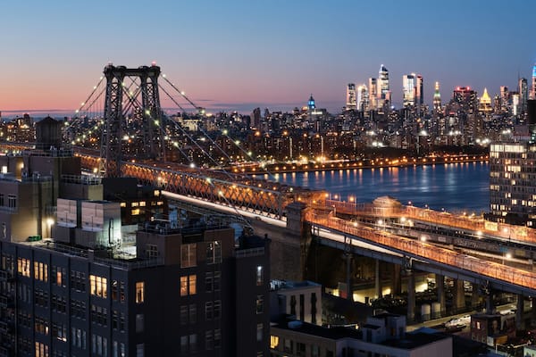 Williamsburg bridge and Midtown Manhattan skyline.