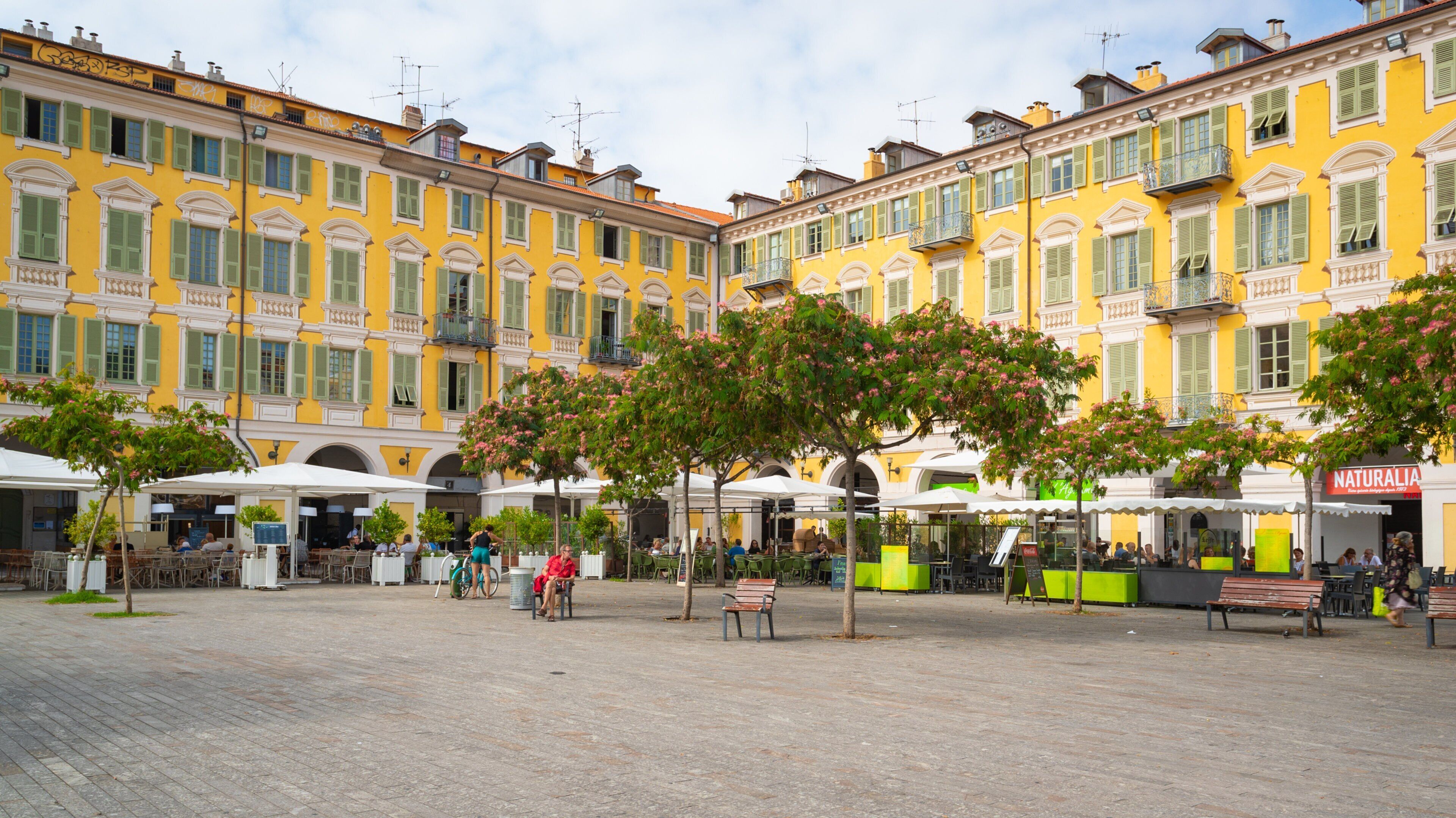 Place Garibaldi featuring a square or plaza