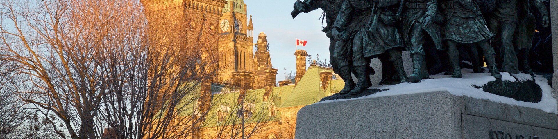 Confederation Square featuring an administrative buidling, a monument and heritage architecture