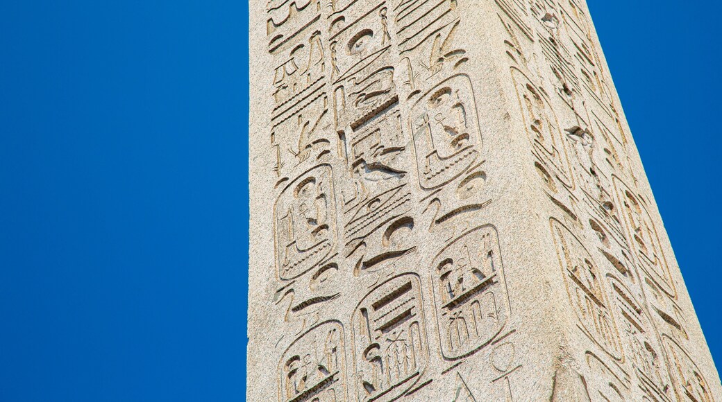 Place de la Concorde showing heritage elements