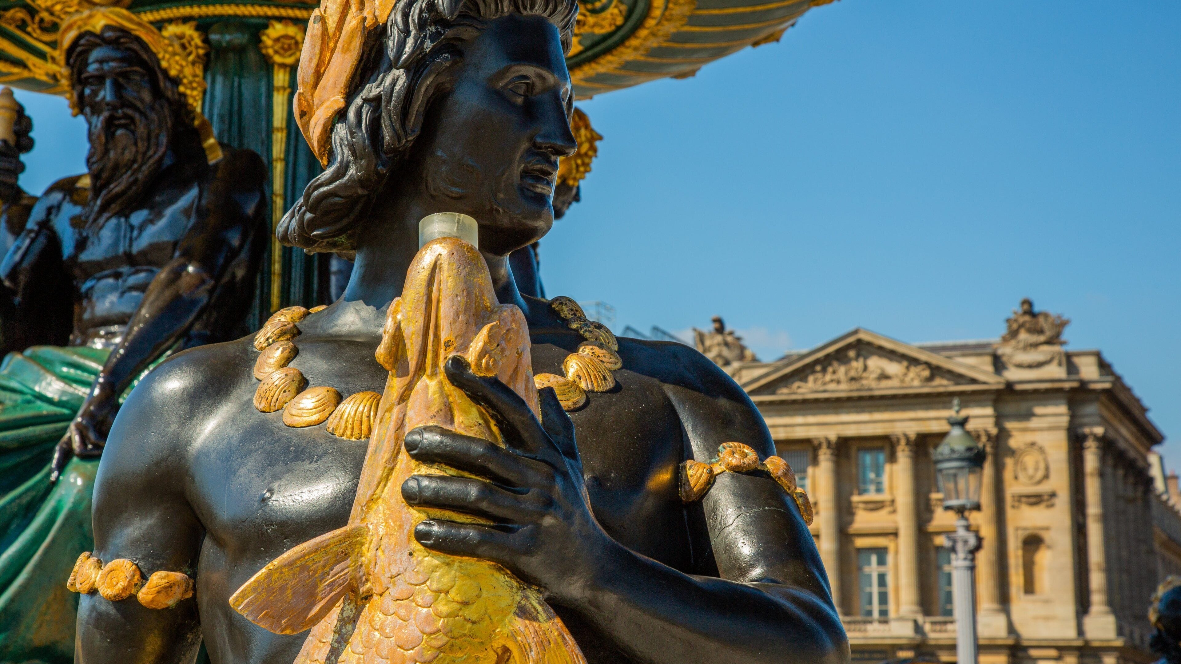 Place de la Concorde which includes a statue or sculpture