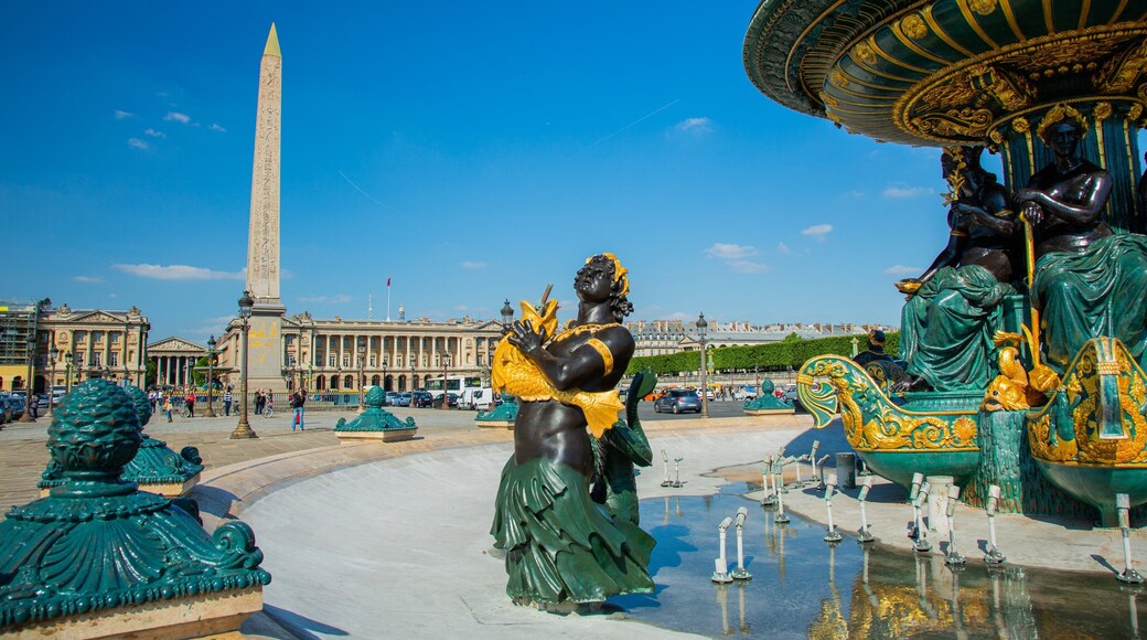 Place de la Concorde showing a statue or sculpture and a fountain