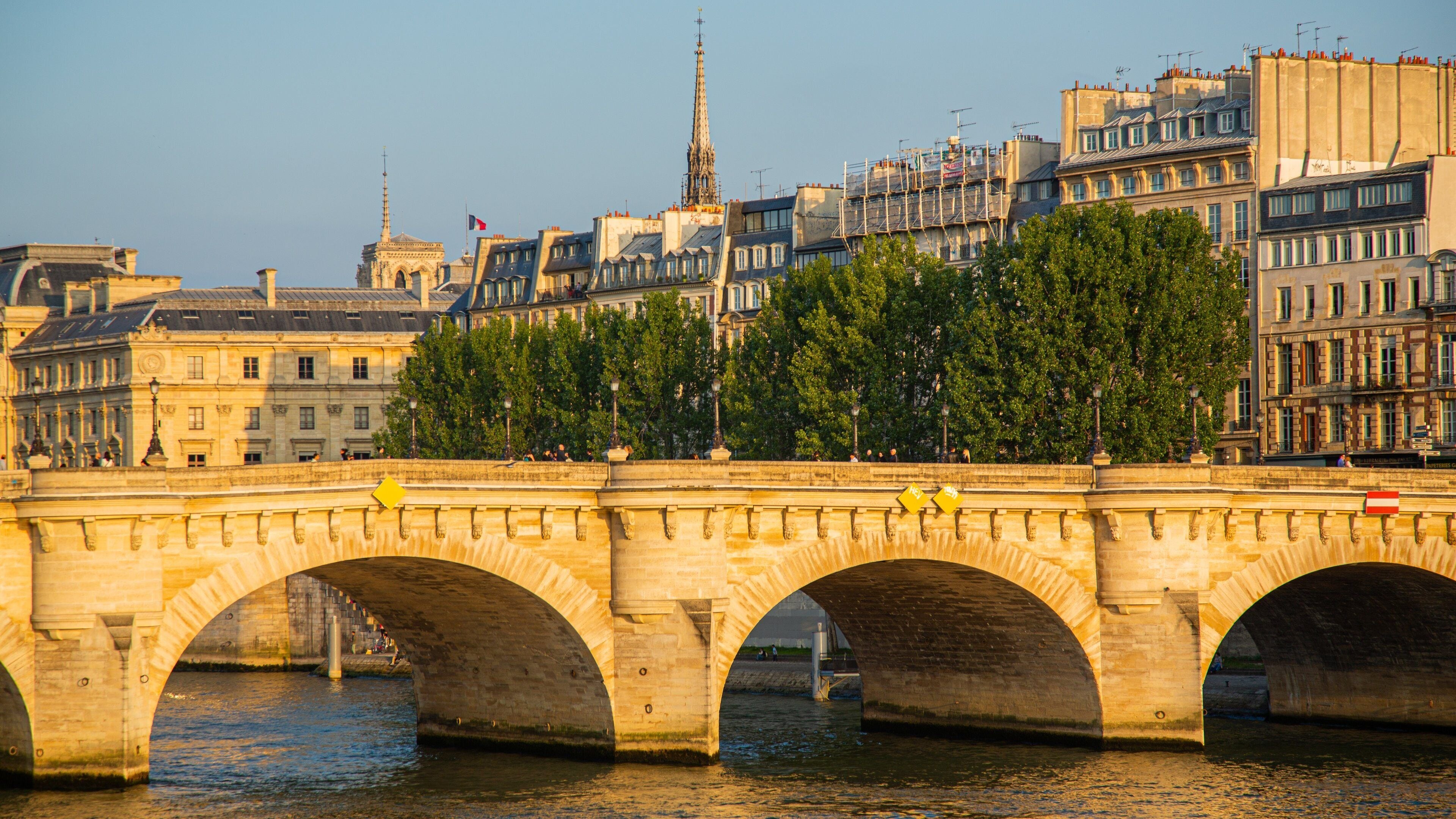 Pont Neuf in Paris City Center - Tours and Activities | Expedia.ca