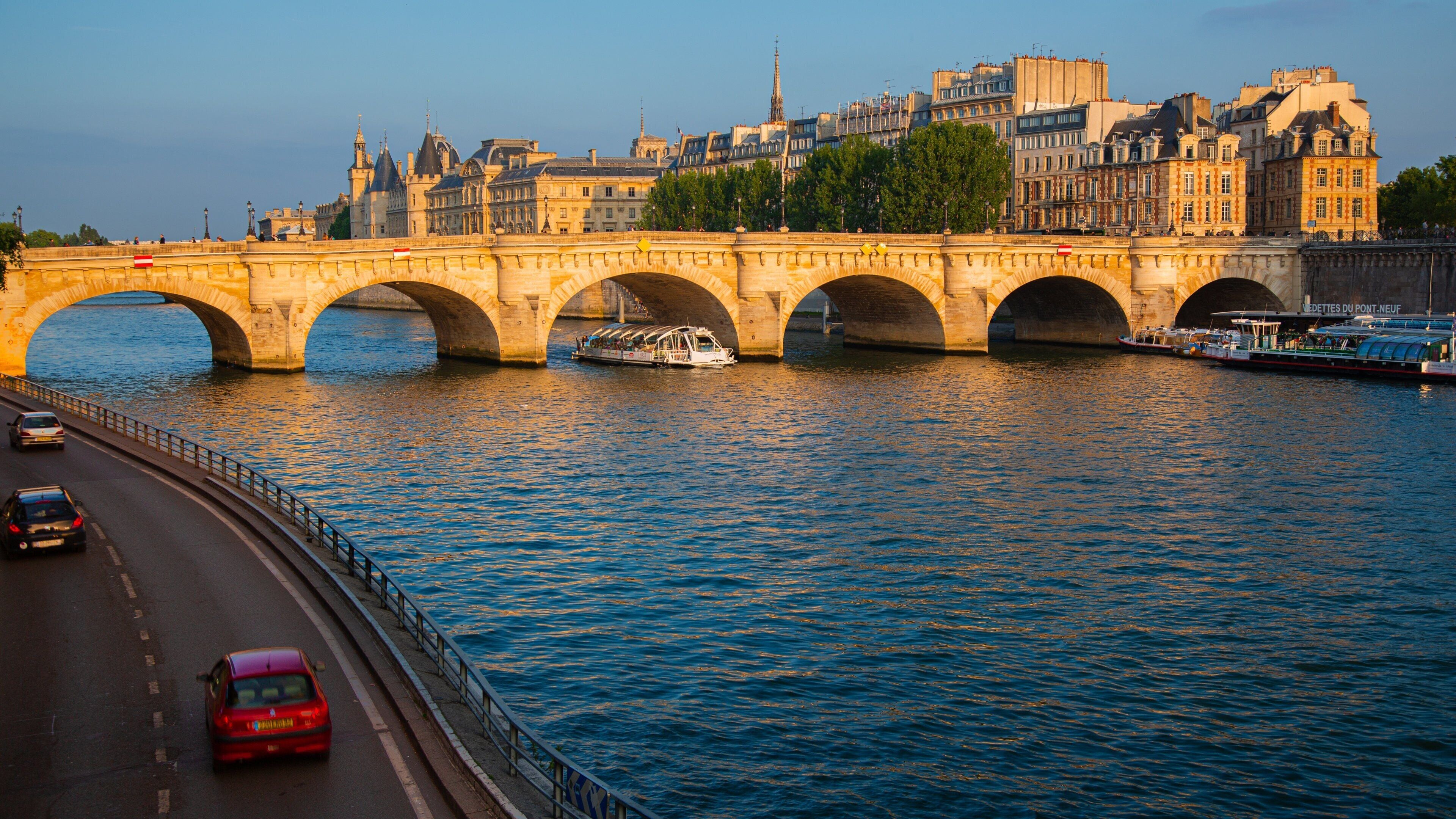Pont Neuf in Paris City Center - Tours and Activities | Expedia.ca