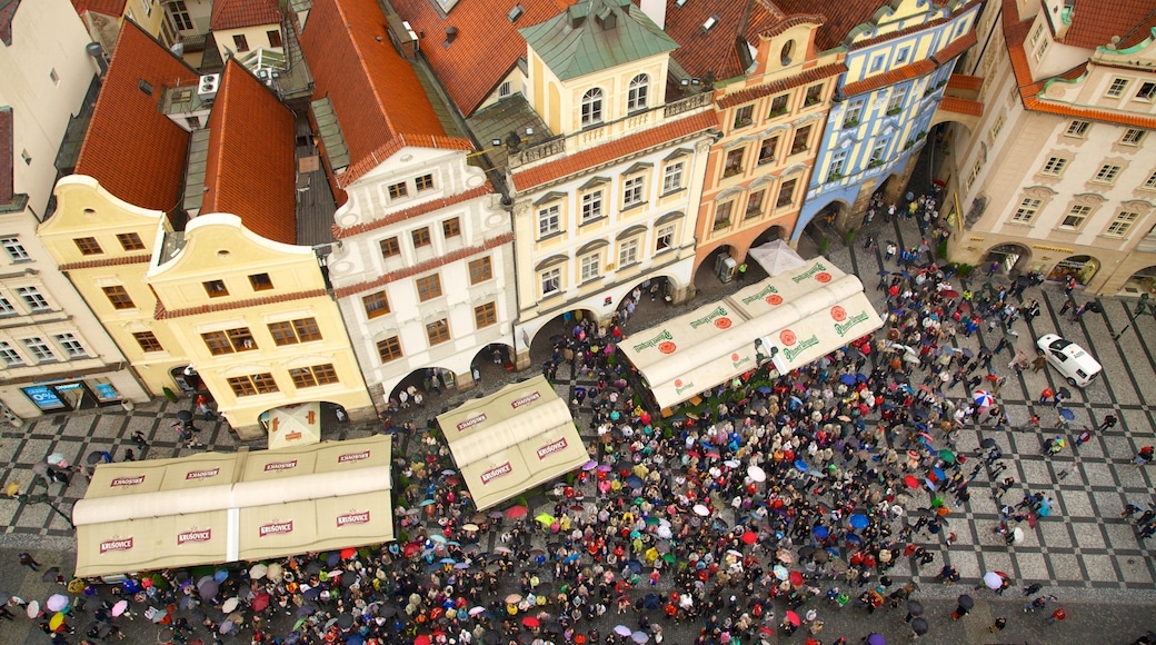 Old Town Square showing markets, heritage architecture and a city