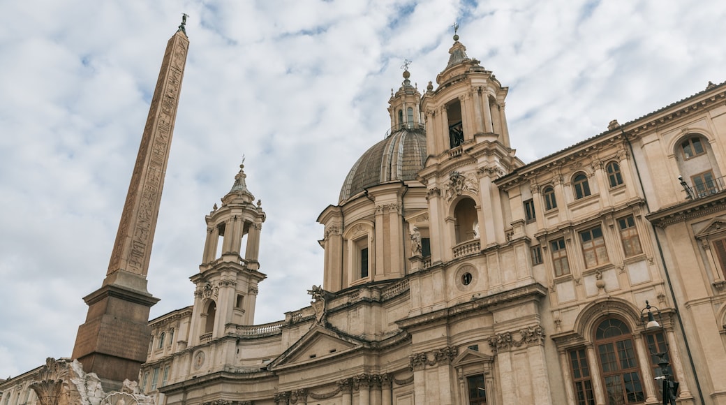 Piazza Navona which includes heritage architecture