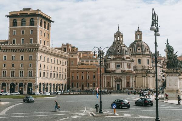 Piazza Venezia showing a city, landscape views and heritage architecture