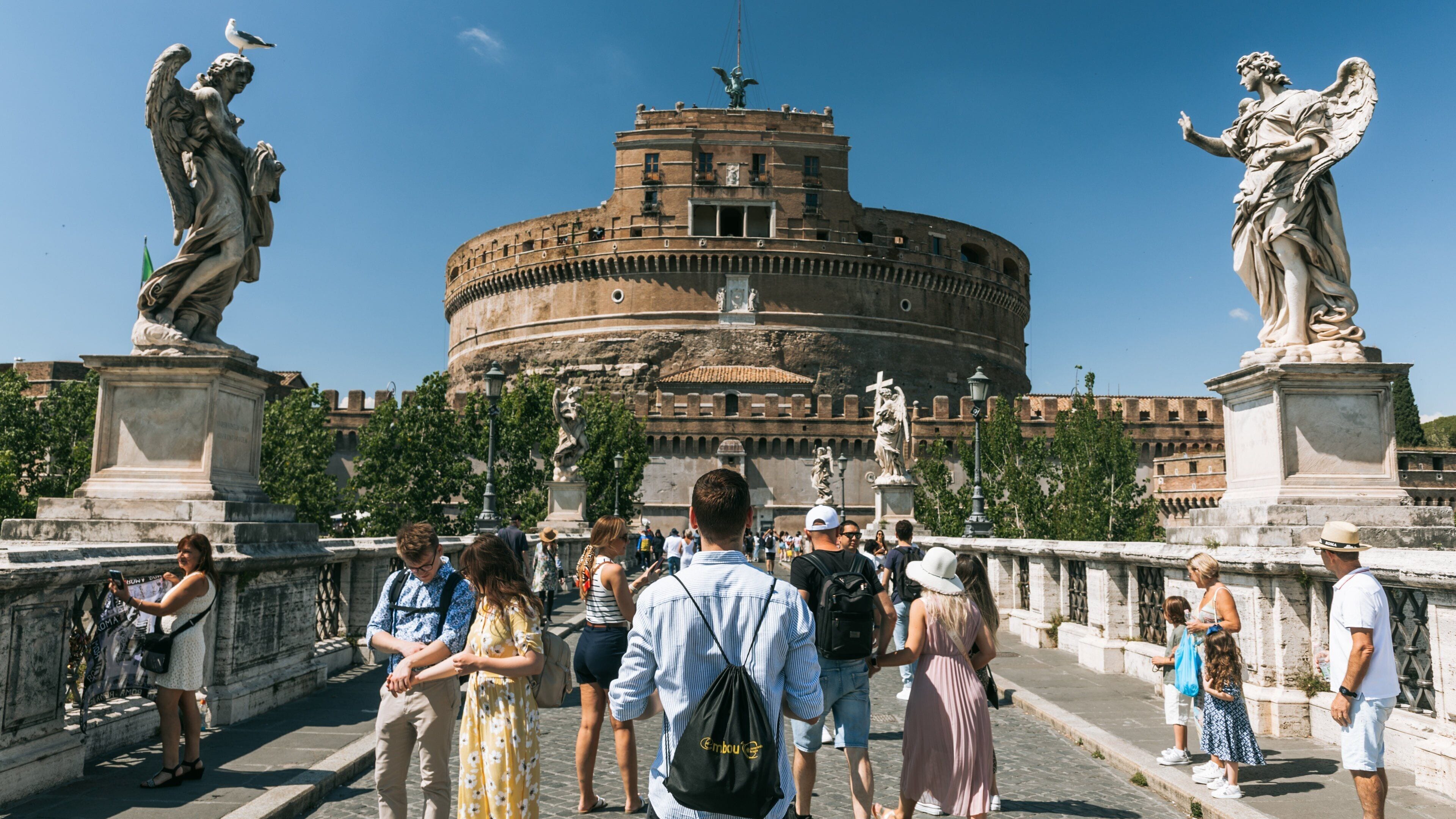 Ponte Sant\'Angelo showing heritage architecture, heritage elements and a statue or sculpture