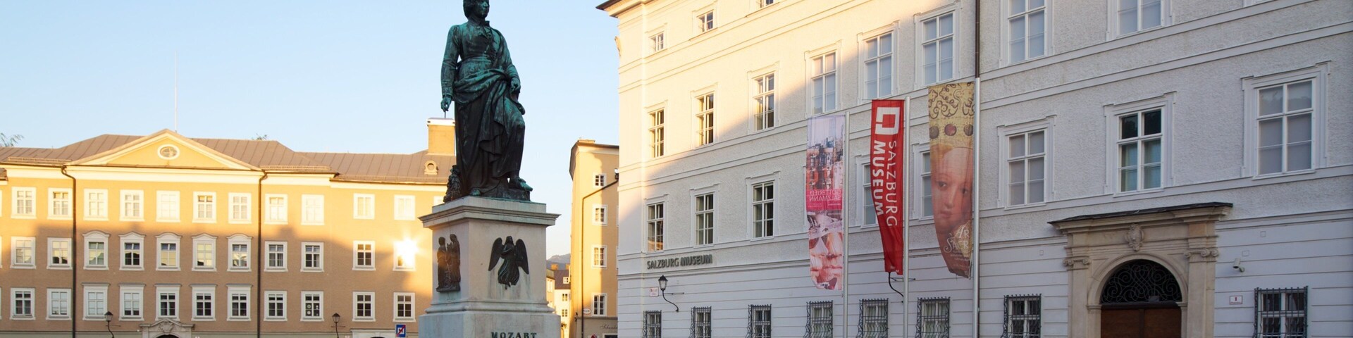 Mozart Square featuring a city, a square or plaza and a monument