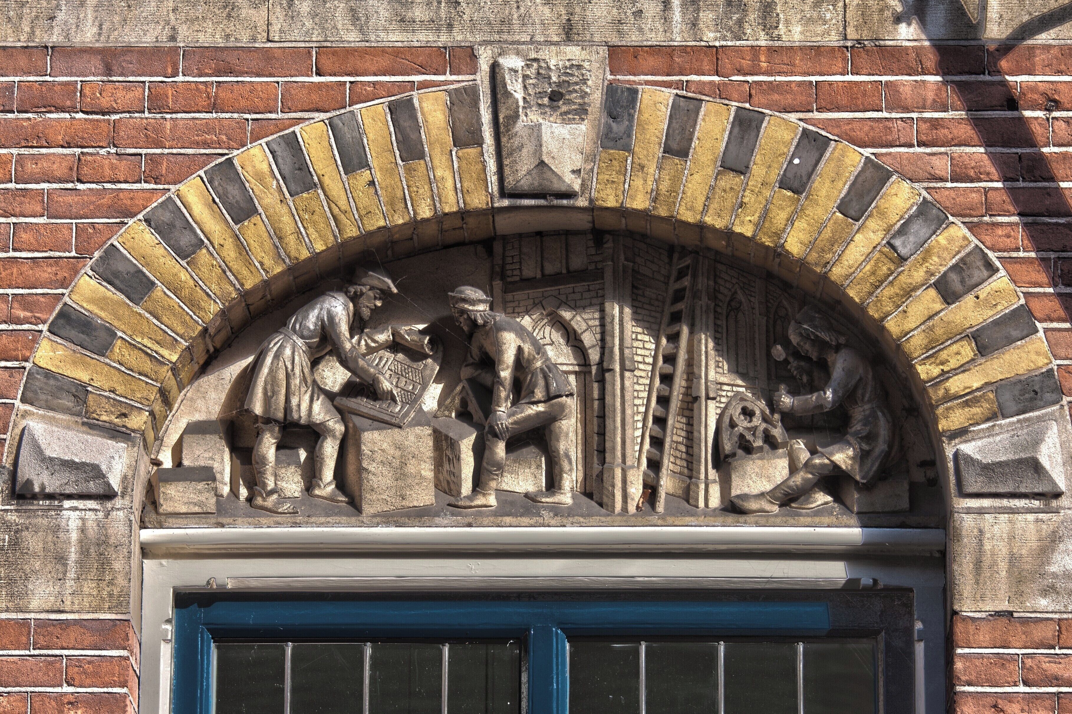 Timpaan in Den Bosch