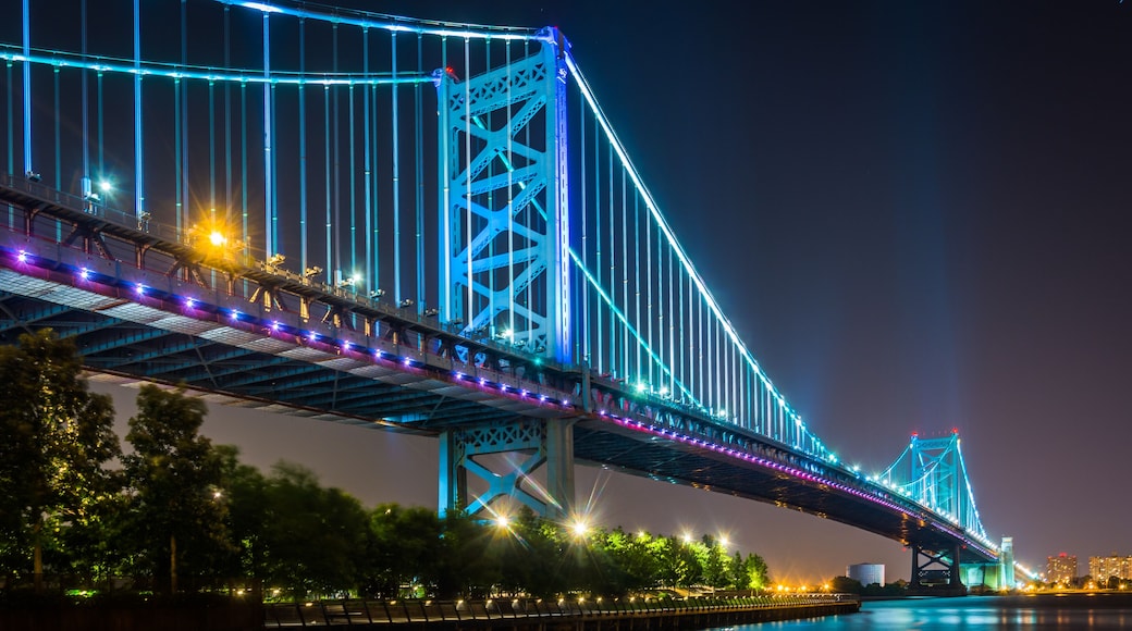 The Benjamin Franklin Bridge at night, in Philadelphia, Pennsylv