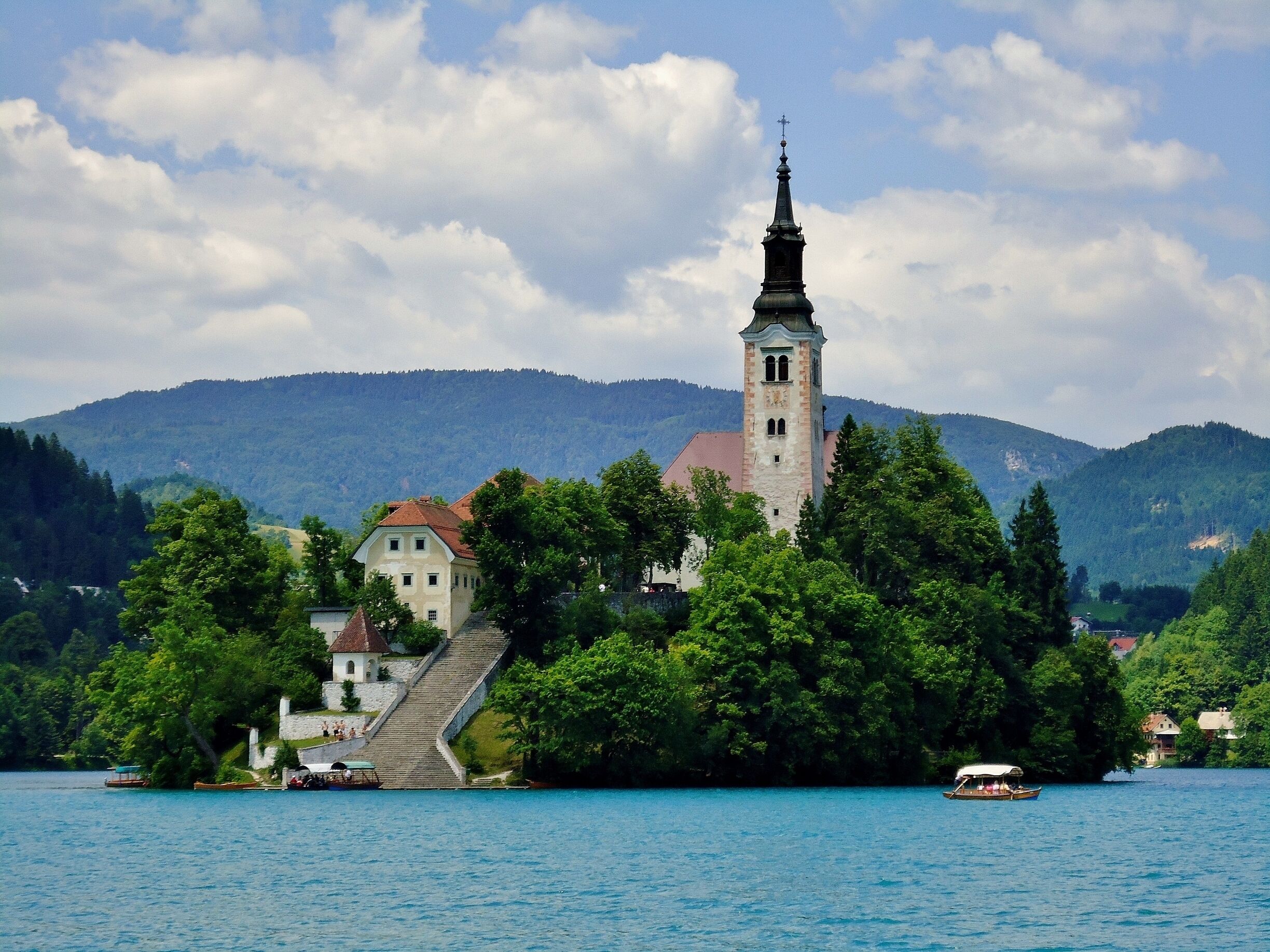When visiting Bled,Slovenia you must try their famous cake 'Blejska kremna rezina' #Slovenia