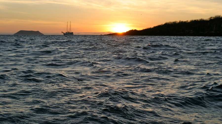Ecuador showing general coastal views, landscape views and a sunset
