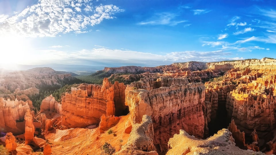 panoramic view of the amphitheater area in Bryce Canyon National Park, Utah