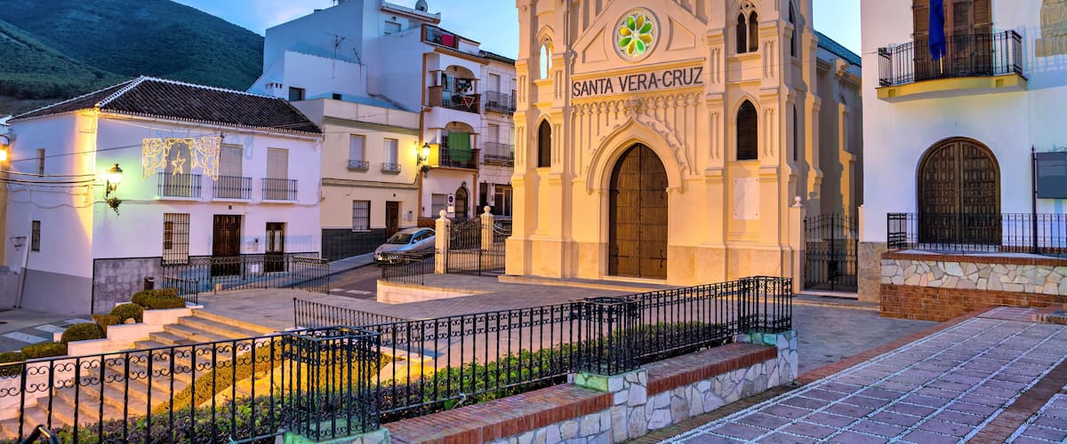 A church named Santa Vera-Cruz with two spires, a stone staircase, and surrounding buildings.