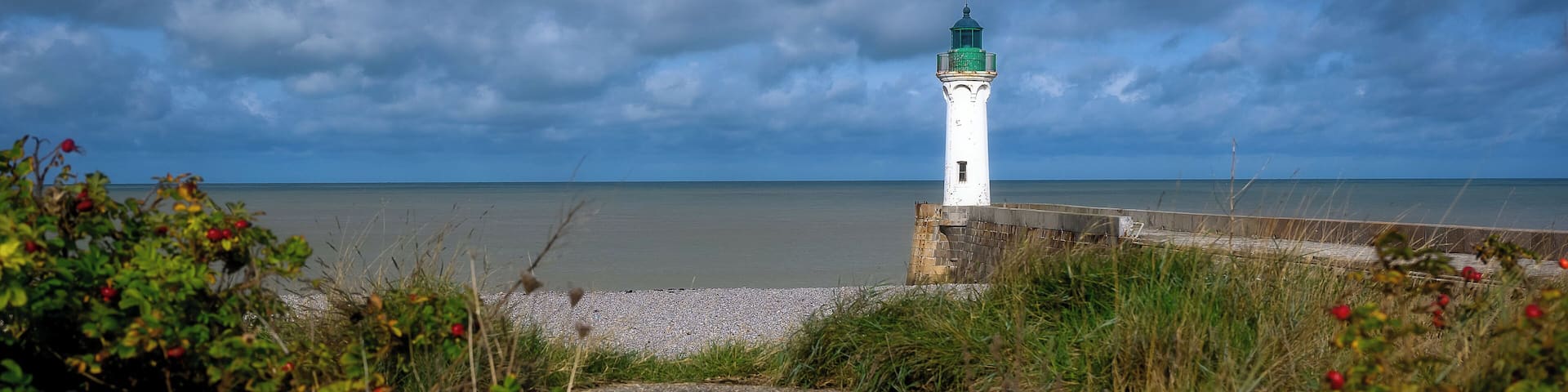 The Saint-Valery-en-Caux Lighthouse is a navigational aid that was completed in 1872. The lighthouse is a monument in the municipality of Saint-Valery-en-Caux (Seine-Maritime, Normandy). It is an attraction for holidaymakers staying in the region.
It has two green flashes every 6 seconds (eclipses of 1 and 3 seconds), visible for 14 nautical miles.
#France #Lighthouse
#trovember